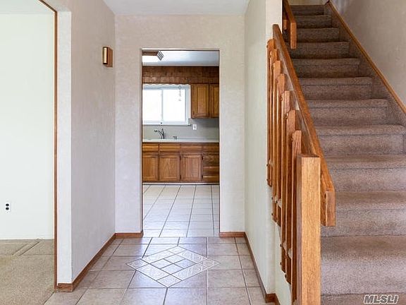 2nd image of 7 Lyon Cres