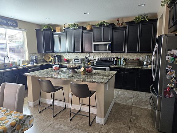 4th image of 3905 E Strawberry Dr