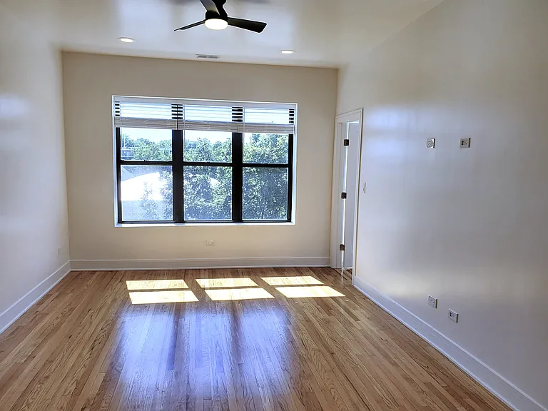 4855-59 N Sawyer Ave #3N — Photo 4