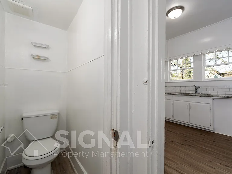 1526 42nd St — Photo 23