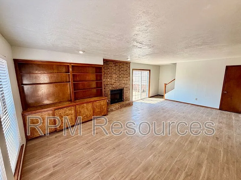 3 bed, 2.5 bath, 1567 sqft, $1,400 — Photo 4
