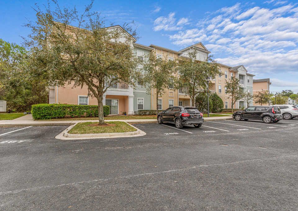 1st image of 5006 Key Lime Dr Unit 202