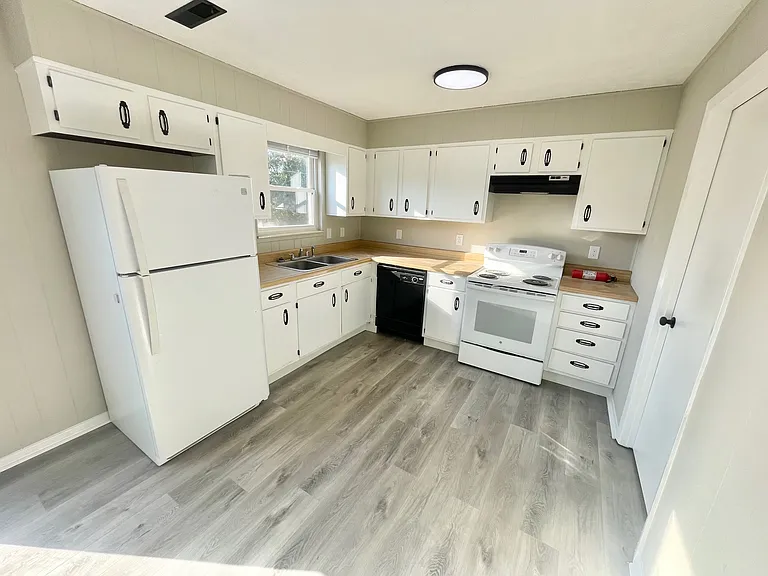 511 Brown School Rd — Photo 2