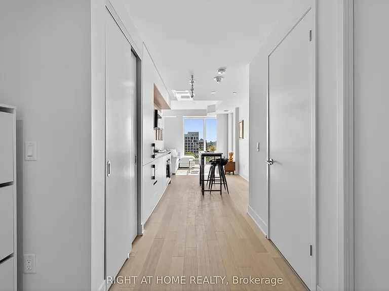 322 Dupont St #806 — Photo 3