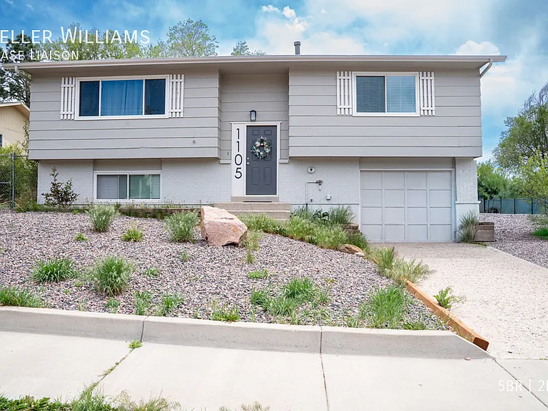 1105 Mount View Ln — Photo 1