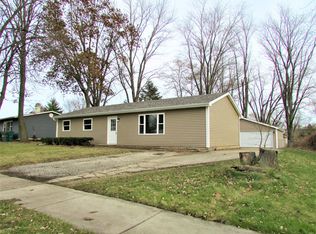 37005 N Grandwood Dr, Gurnee, IL 60031