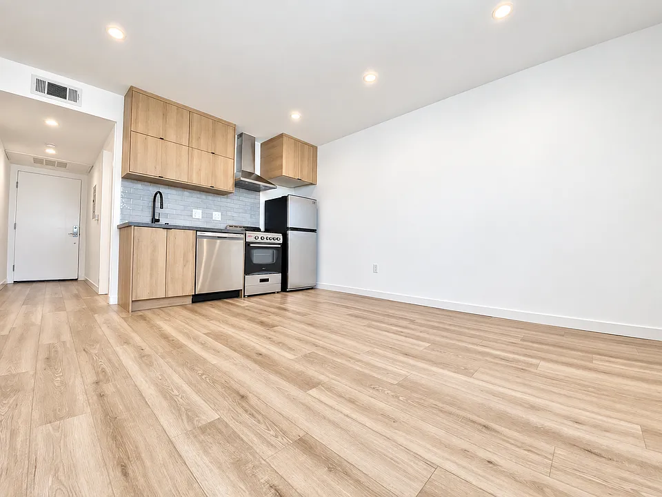 233 Rosemont Ave #8