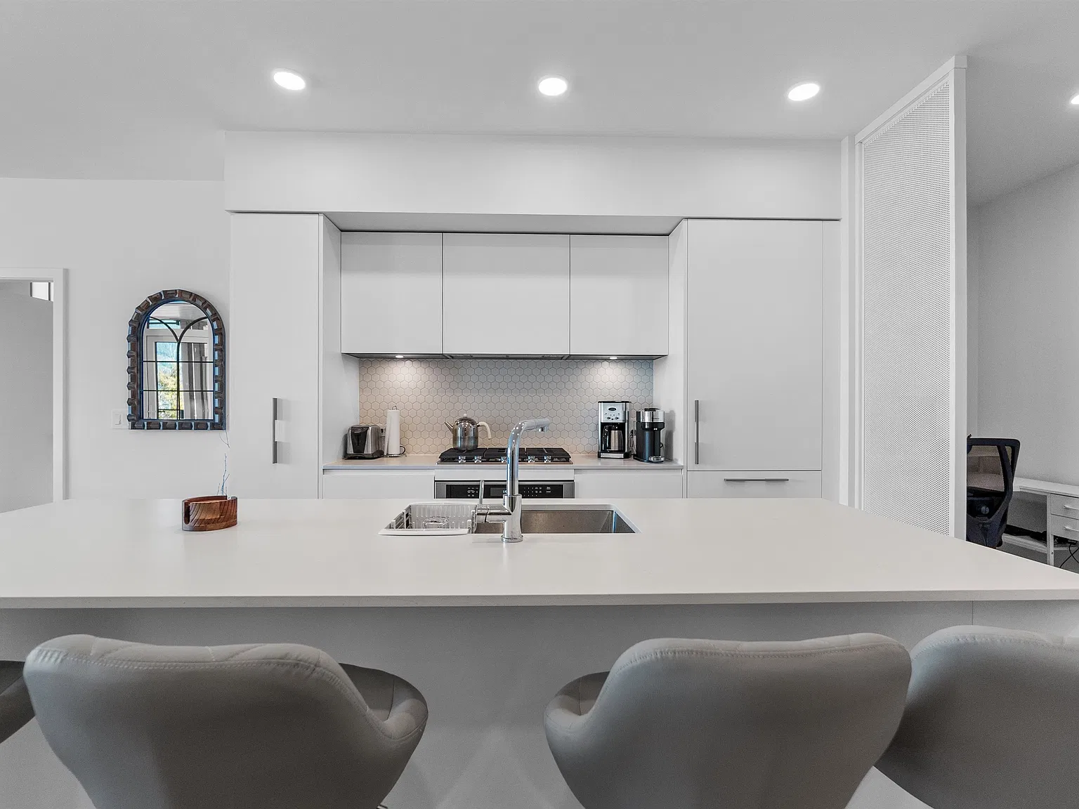 2 bed, 1015 sqft, $4,500 — Photo 3
