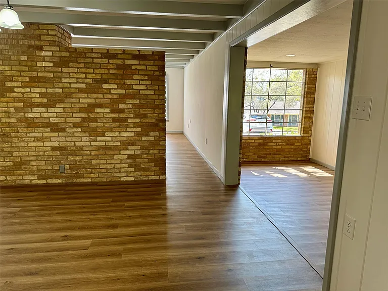 5811 Highland Hills Dr — Photo 10