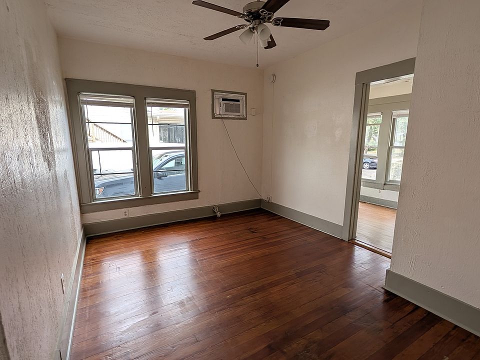1st image of 826 11th St N APT 1