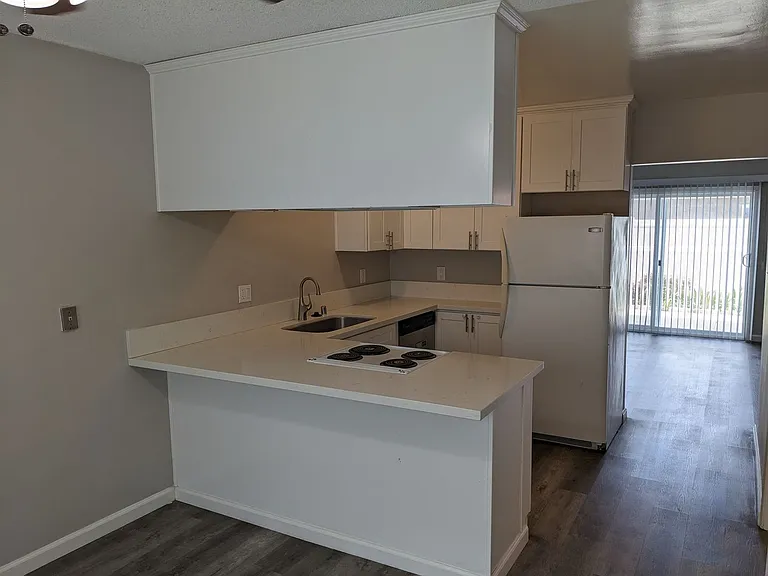 2758 Orange Ave — Photo 6