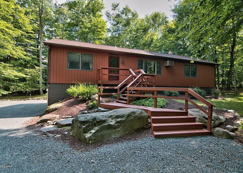 1st image of 165 Parkwood Dr