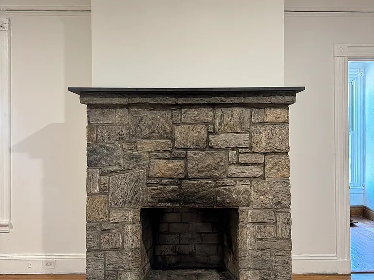 560 Taxter Rd — Photo 7