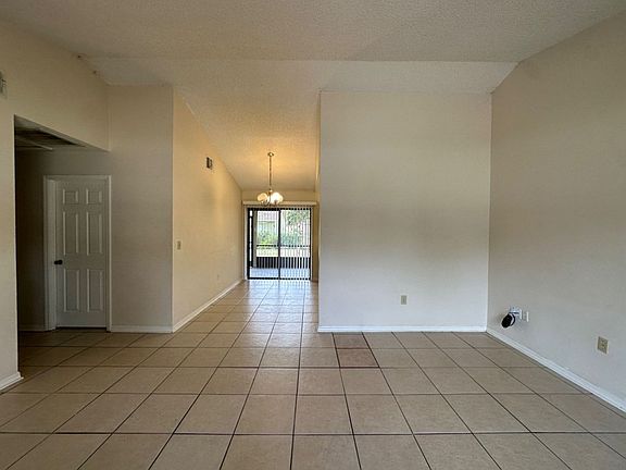 4th image of 781 Lucaya Dr