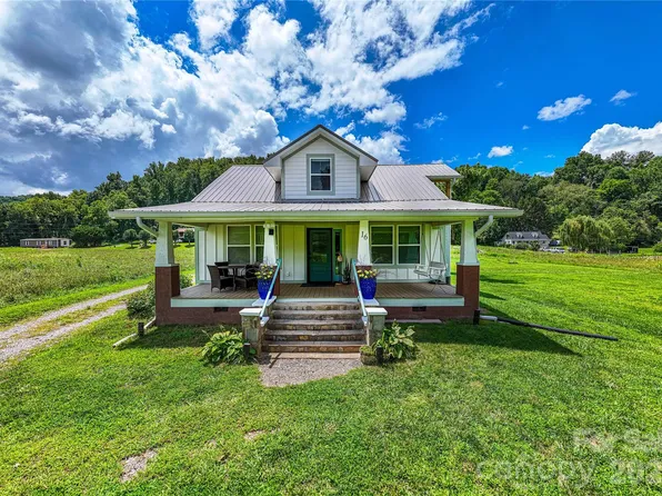 16 Riverside Dr, Barnardsville, NC 28709