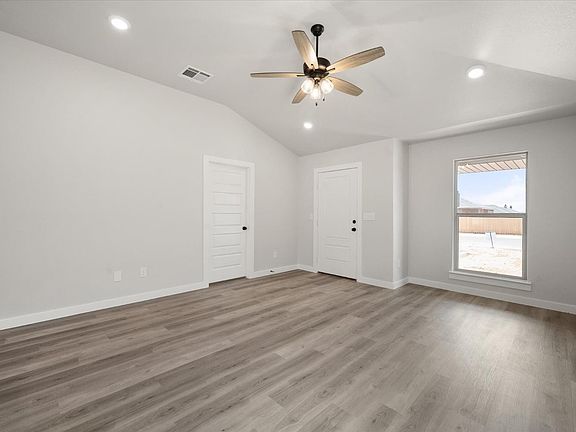 5th image of 808 E 32nd St
