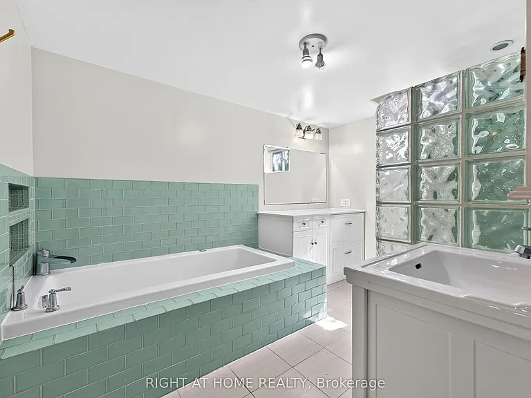 60 Westwood Dr — Photo 17
