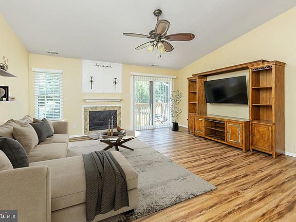 5th image of 448 Durham Ct