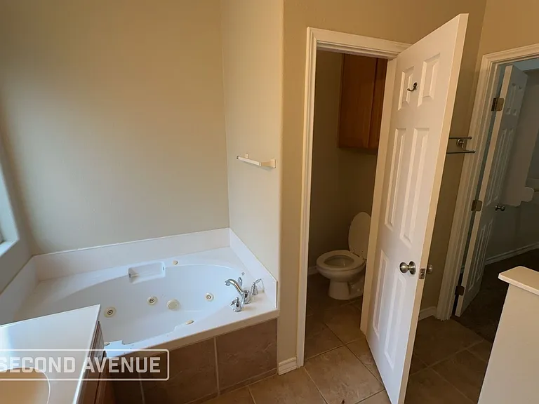 1011 Forest Oak — Photo 17