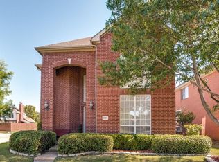 9003 Crown Point Cir, Irving, TX 75063