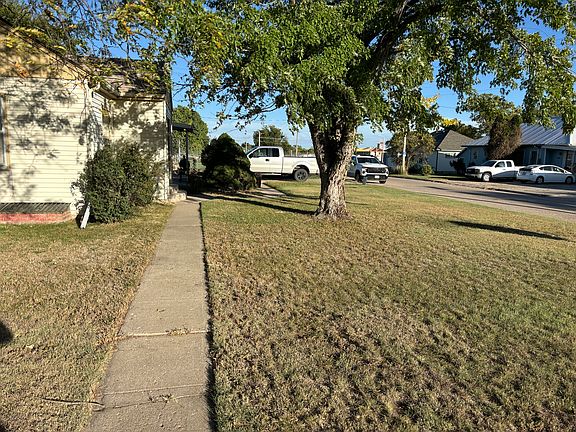 2nd image of 211 W Crane St