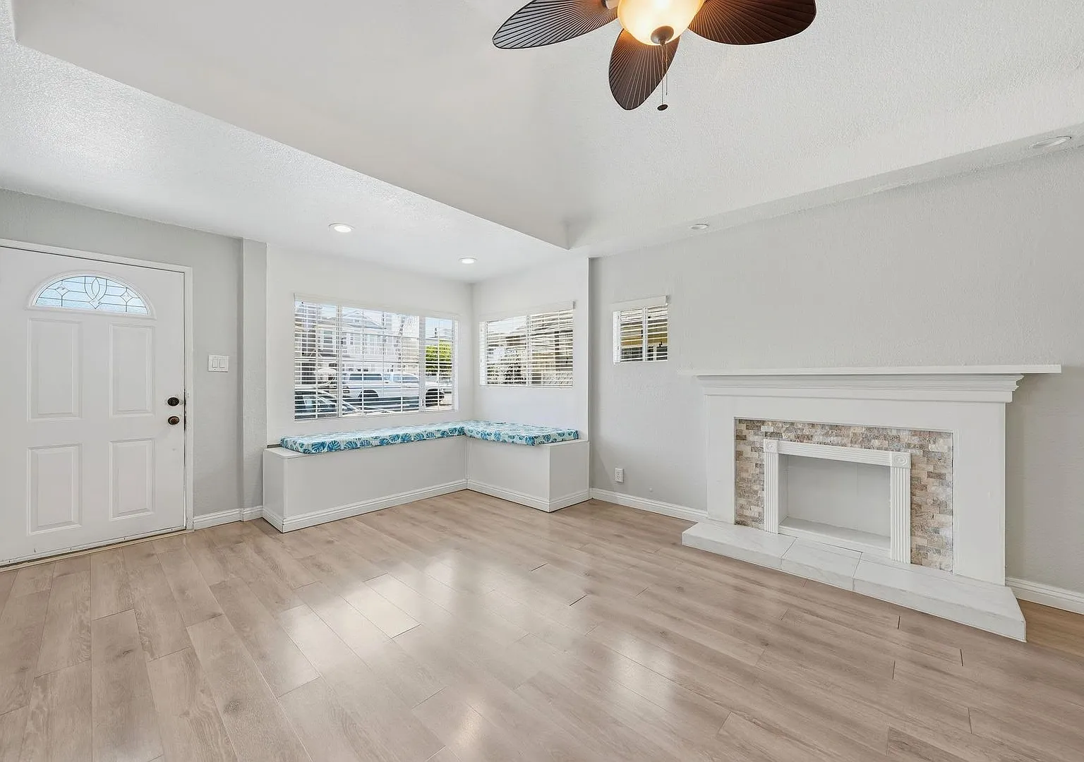 126 E. Balboa Blvd. — Photo 3