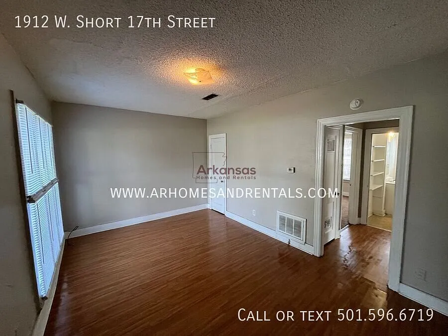 1912 W. Short 17th Street | 2 Bedrooms | 1 Full Bathroom 1/2 Off First Month's Rent — Photo 3