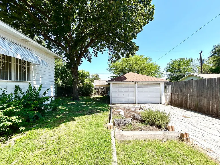 1627 Schley Ave — Photo 24