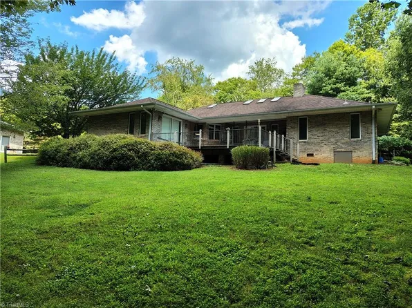 229 Cabin Trl, Lowgap, NC 27024