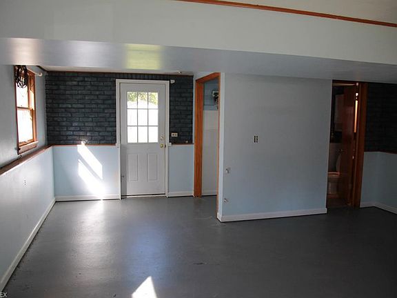 3rd image of 136 Kleber Ave