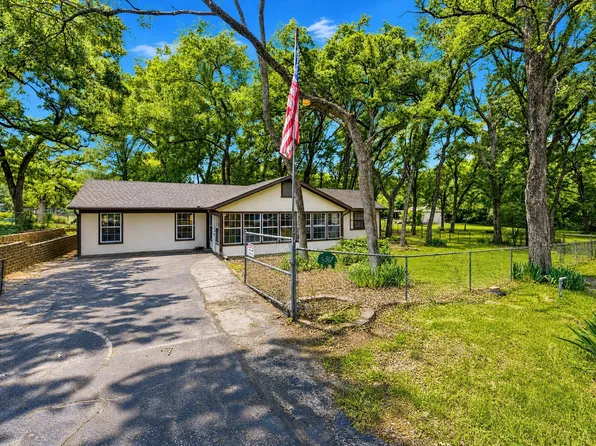3917 Hidden Lake Ct, Alvarado, TX 76009