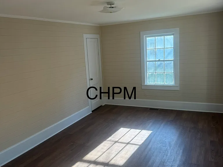 604 Bee St — Photo 8