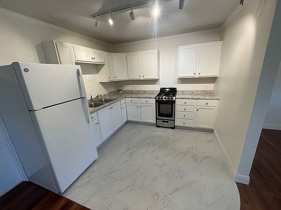 5th image of 614 N Washington St #108