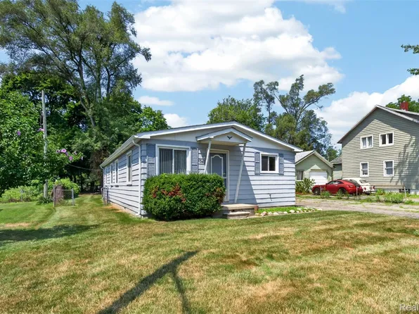 2340 Hester Ct, Keego Harbor, MI 48320
