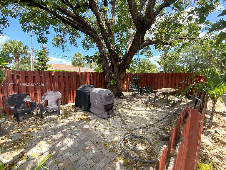 530 NE 15th Ct #7 — Photo 7