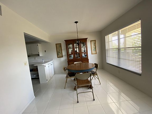 4th image of 313 Wellington M #3130