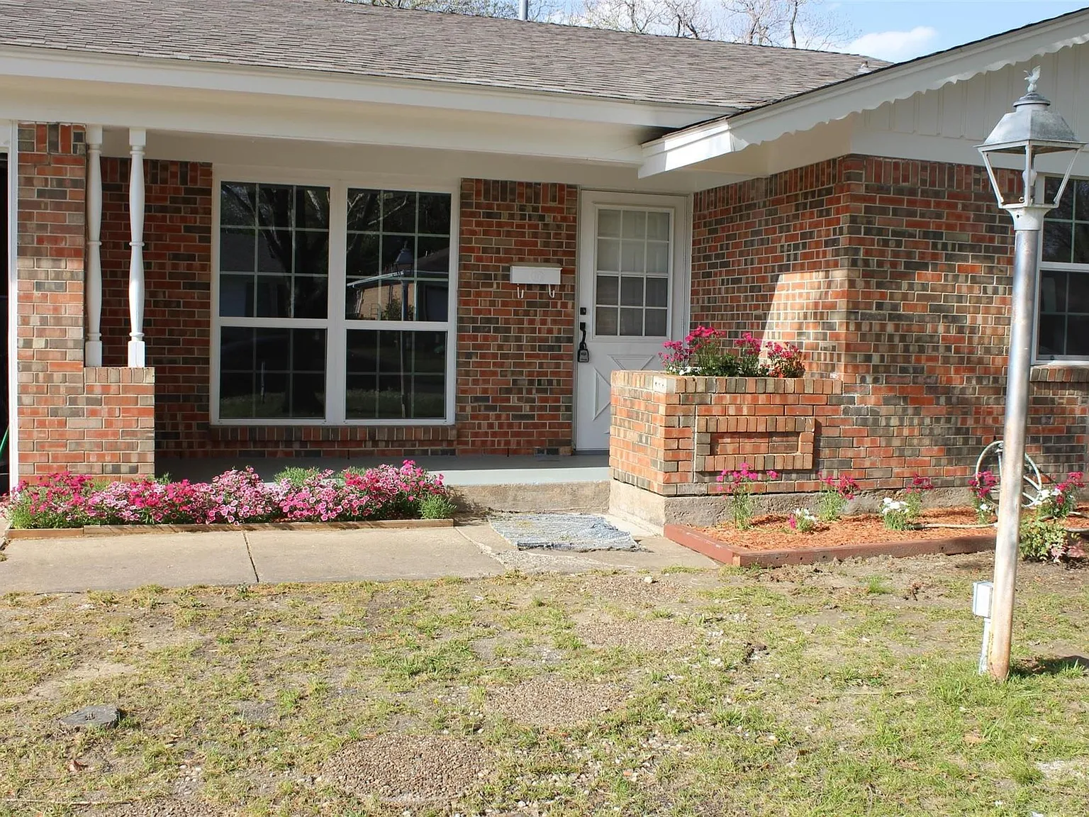 3 bed, 1481 sqft, $1,700 — Photo 1
