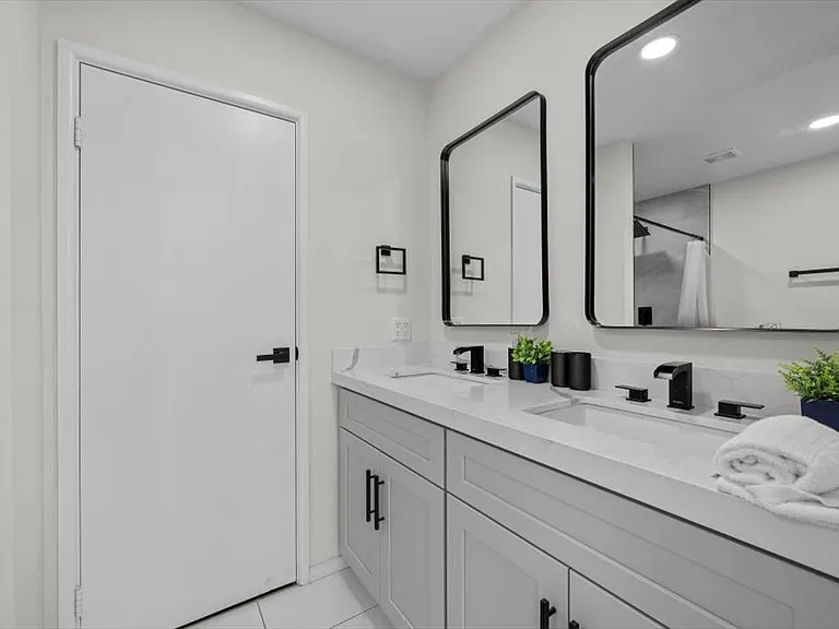 2571 Vegas Valley Dr — Photo 16