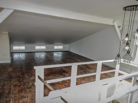 4th image of 2391 Wilder Ave #1