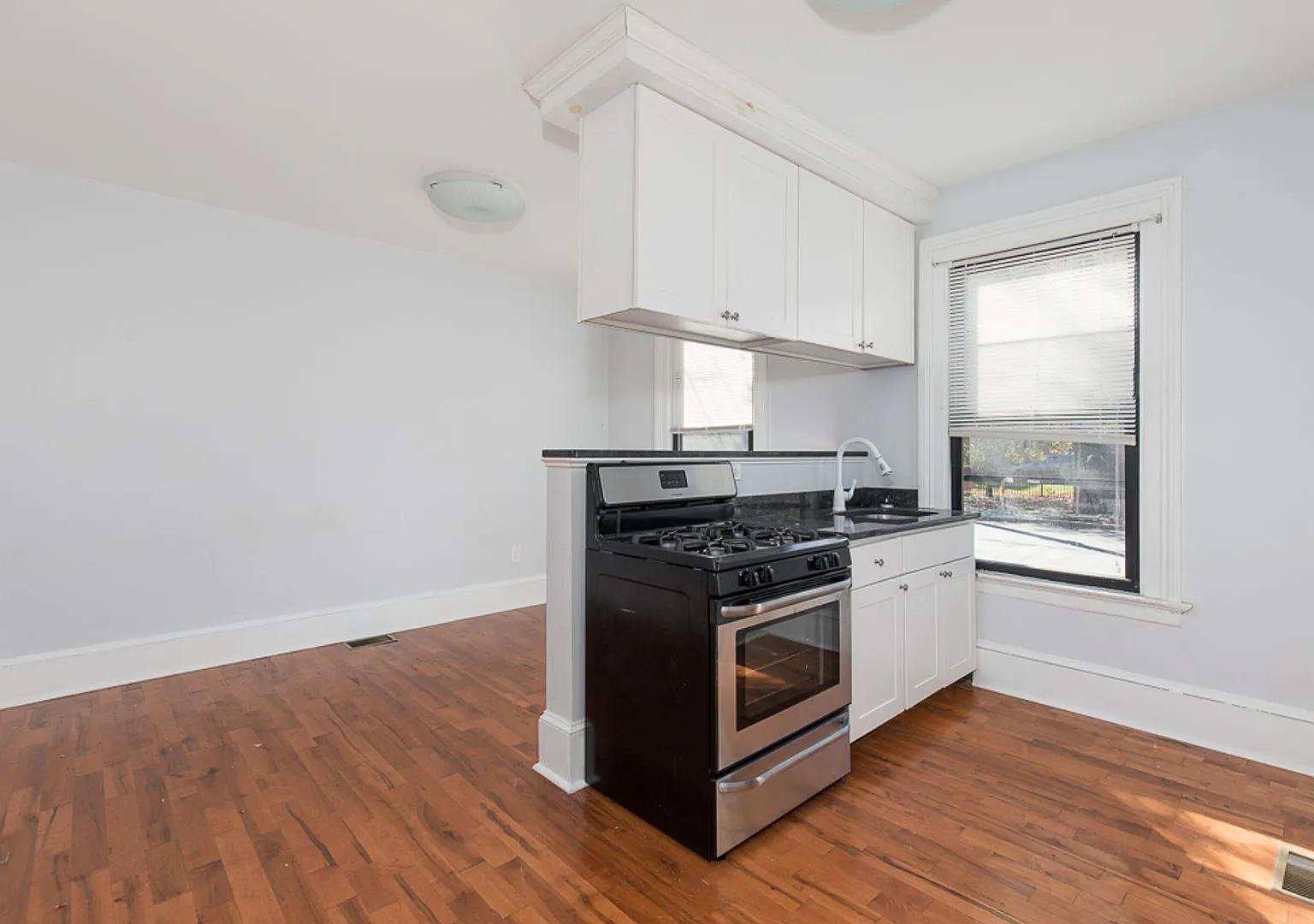 1371 Chapel Street — Photo 1