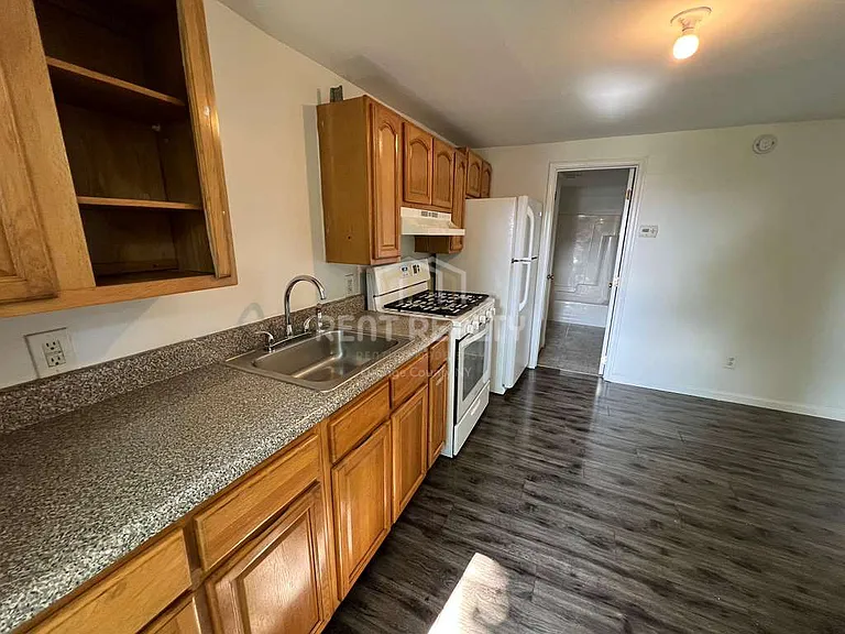 209-211 W Main St — Photo 5