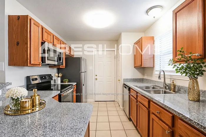 9740 Stonewood Dr — Photo 2