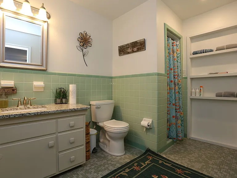 206 E Grady St — Photo 13