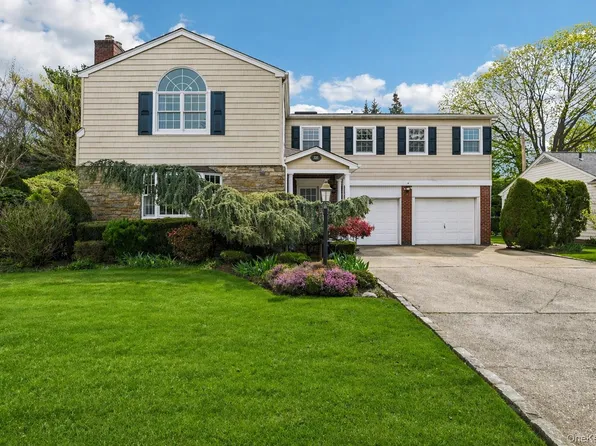 221 Kensington Road, Garden City, NY 11530