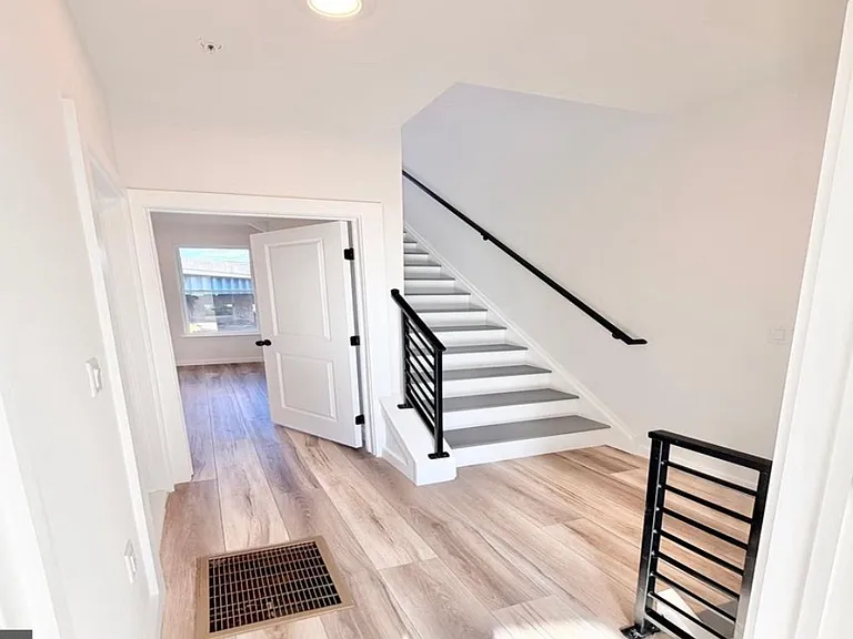3221 Latona St — Photo 4