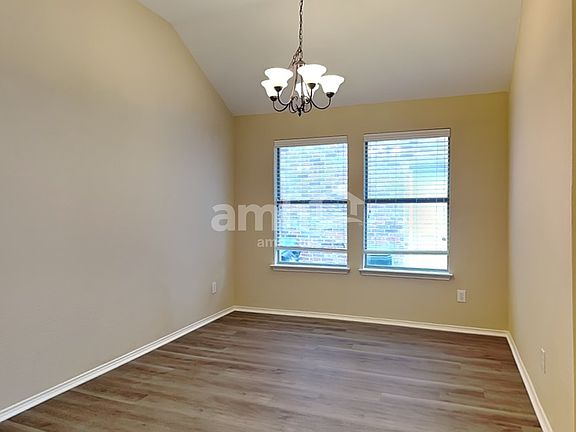 4th image of 5004 Birchwood Dr