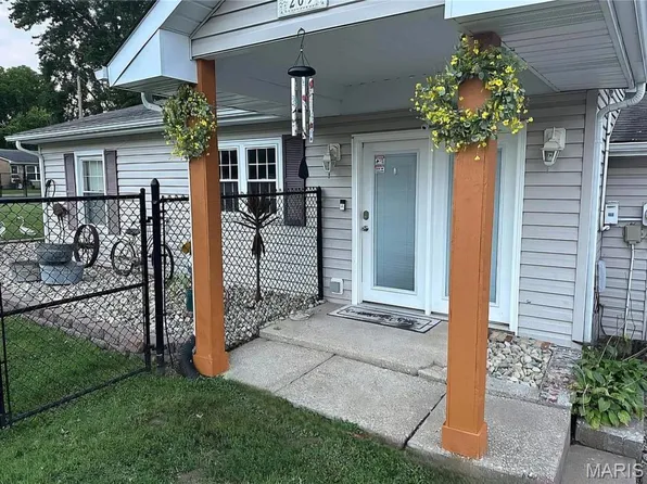 209 Conniston Dr, Belleville, IL 62223