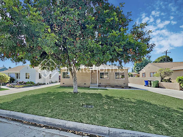 7833 Gretna Ave — Photo 1