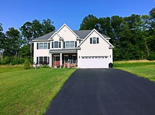 91 Lori Dr, Niskayuna, NY 12309