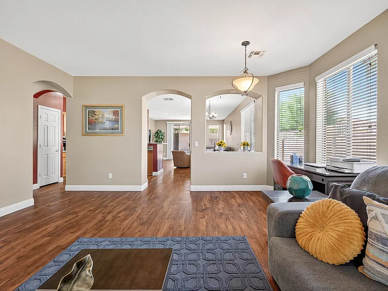 2433 W Ellis St — Photo 61
